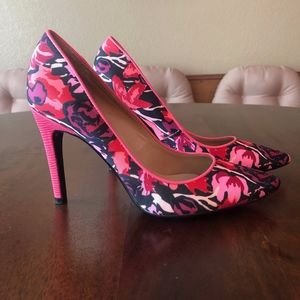 Isaac Mizrahi Pink & Black Flowered Pumps